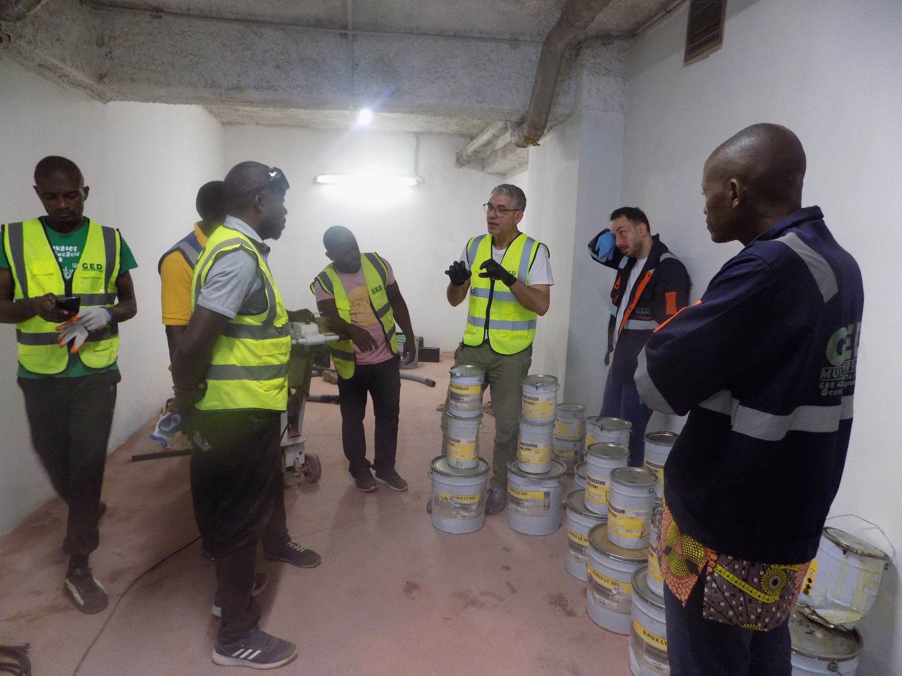 Équipe GED en réunion technique sur chantier